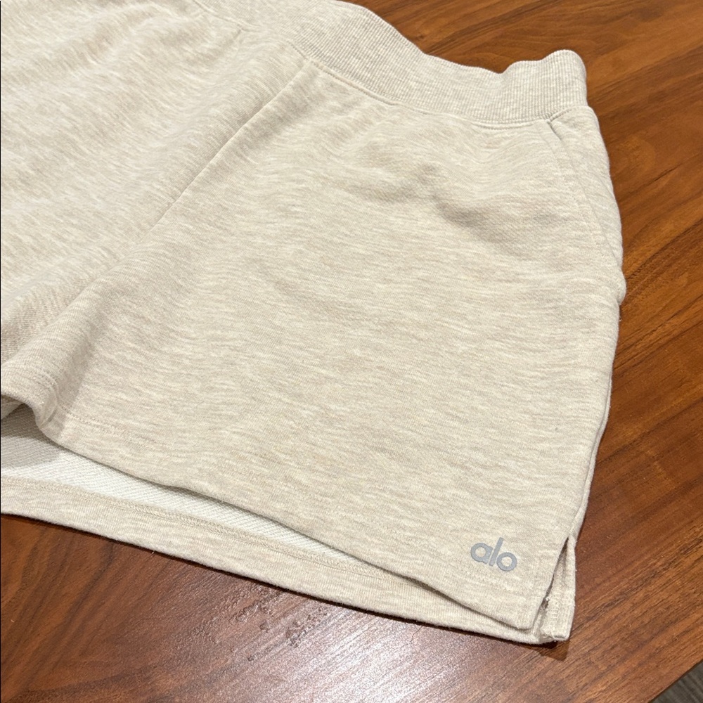 Alo Low Key Sweat Short in Oatmeal Heather Size Medium - Picture 6 of 10